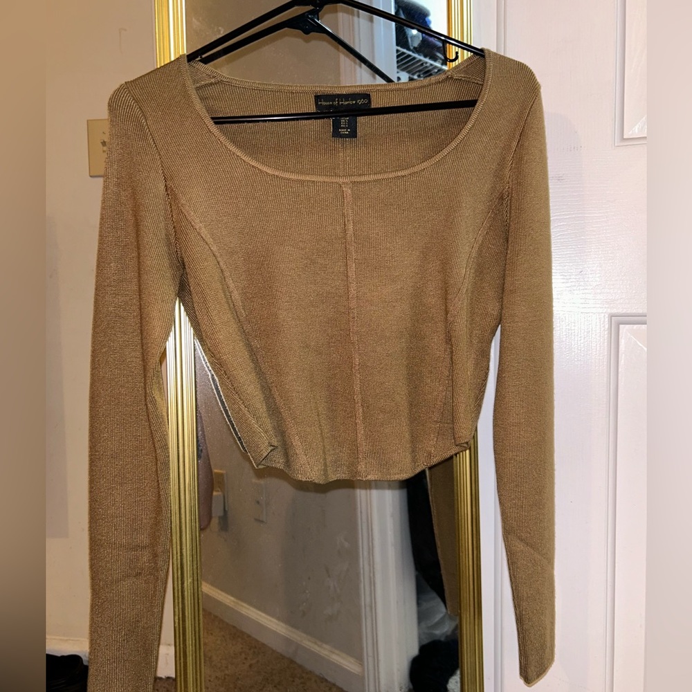 Brown House of Harlow Top